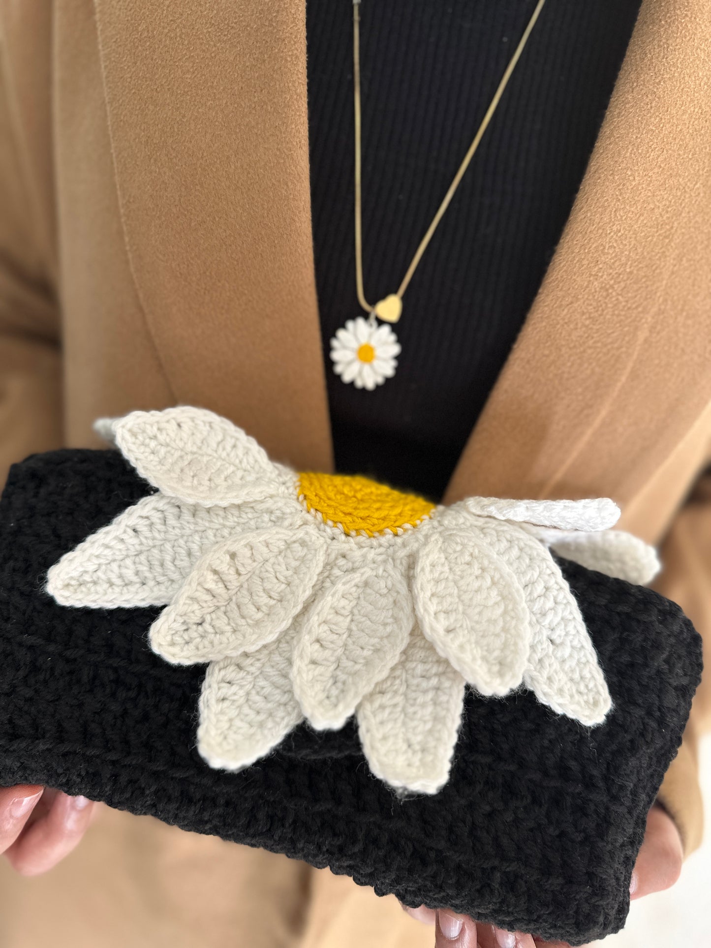 Daisy Clutch