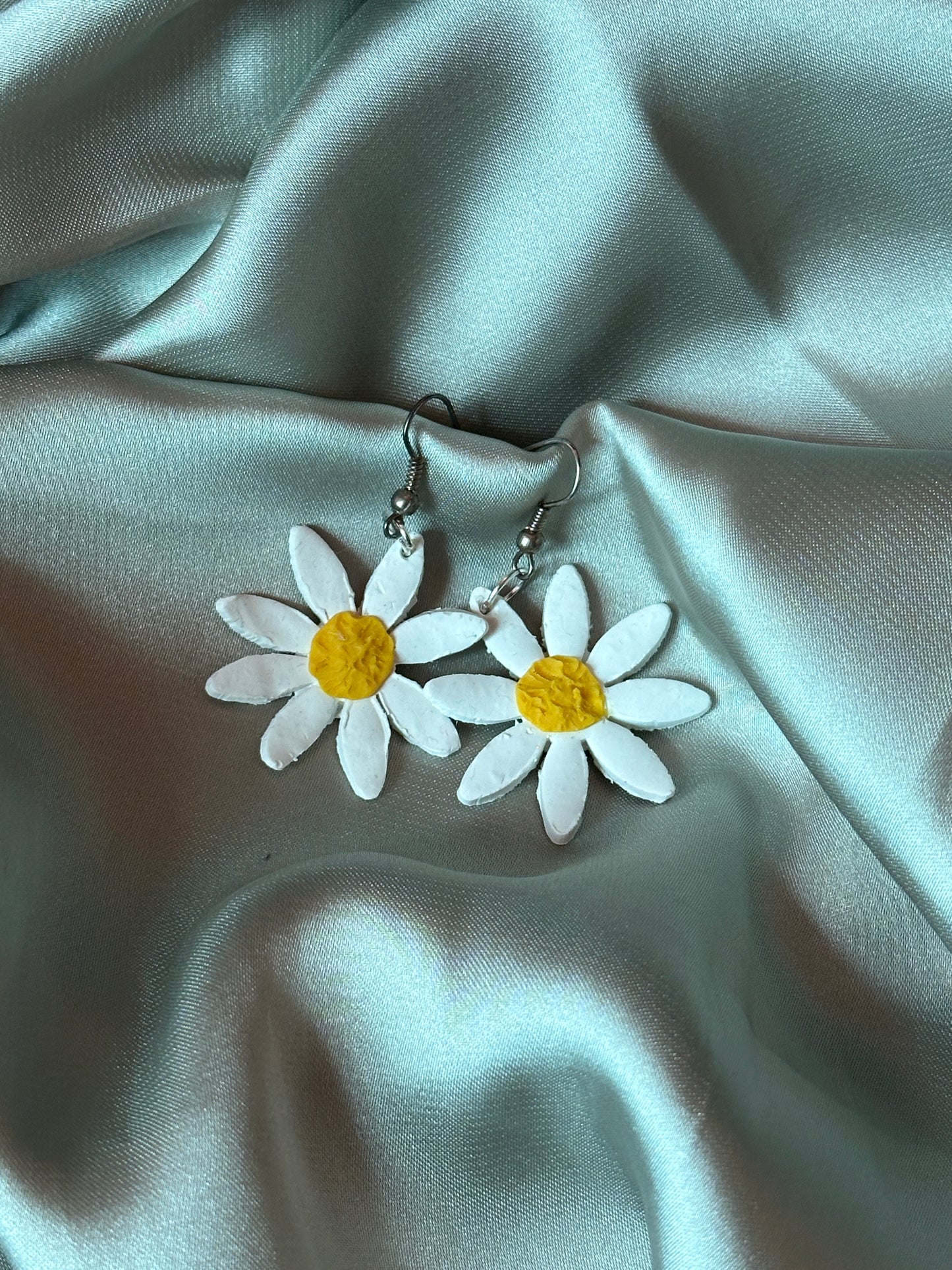 Classic Daisy Dangle Earrings